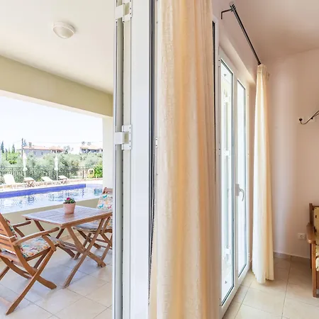 Aphrodite 3* Stoúpa