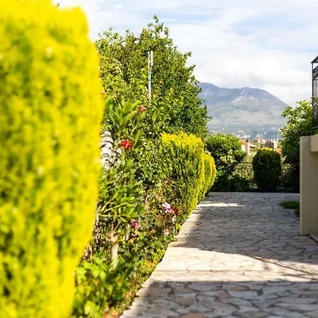 Aphrodite Aparthotel Stoúpa