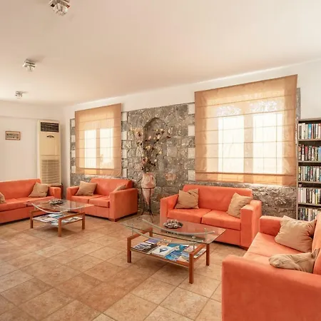 Aparthotel Aphrodite Stoúpa