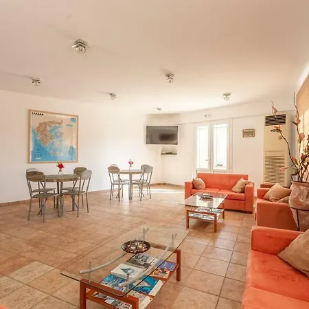Aphrodite Aparthotel Stoúpa